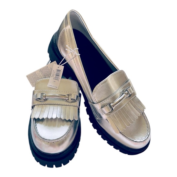 NWT Faux Leather Metallic Silver Chunky Heel Loafer. Size 8-1/2 - Picture 7 of 10